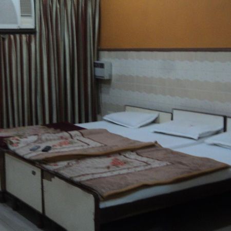 فاراناسي Hotel Jyoti المظهر الخارجي الصورة