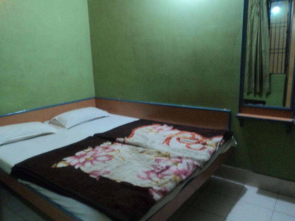 فاراناسي Hotel Jyoti المظهر الخارجي الصورة