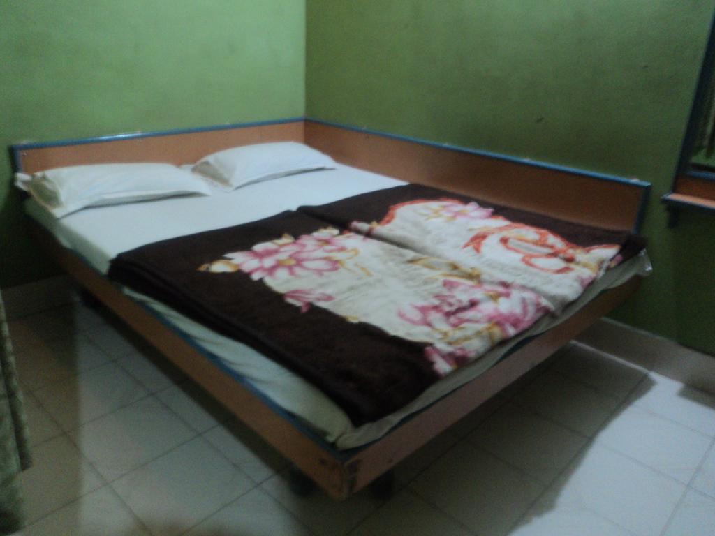 فاراناسي Hotel Jyoti المظهر الخارجي الصورة