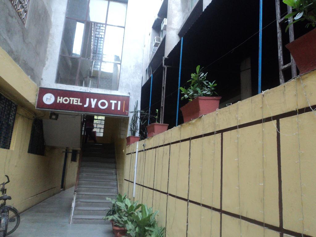 فاراناسي Hotel Jyoti المظهر الخارجي الصورة